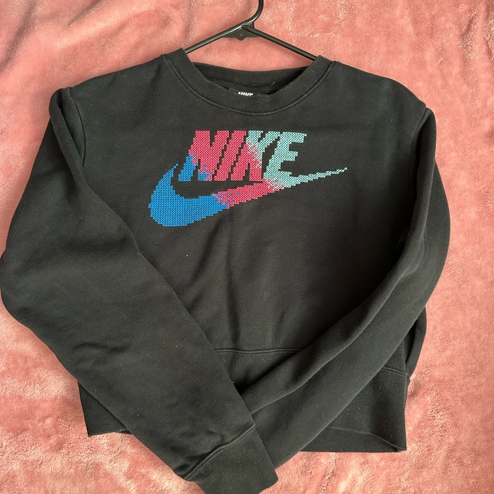 Nike cropped pull over